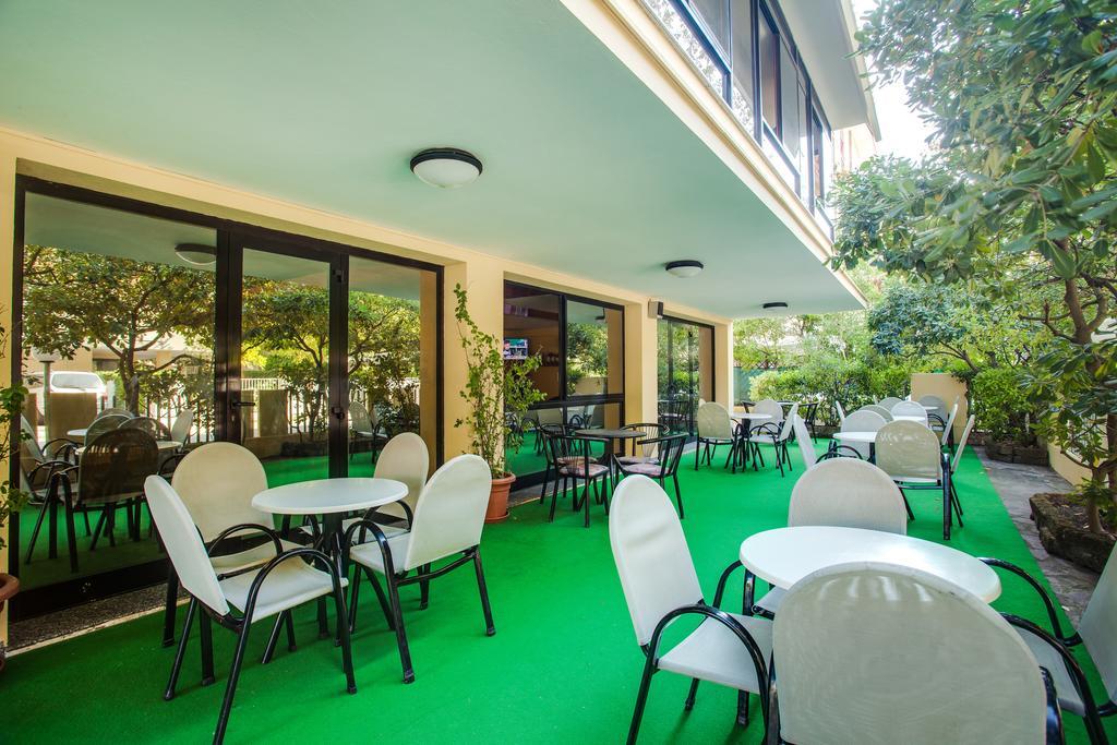 Club Hotel